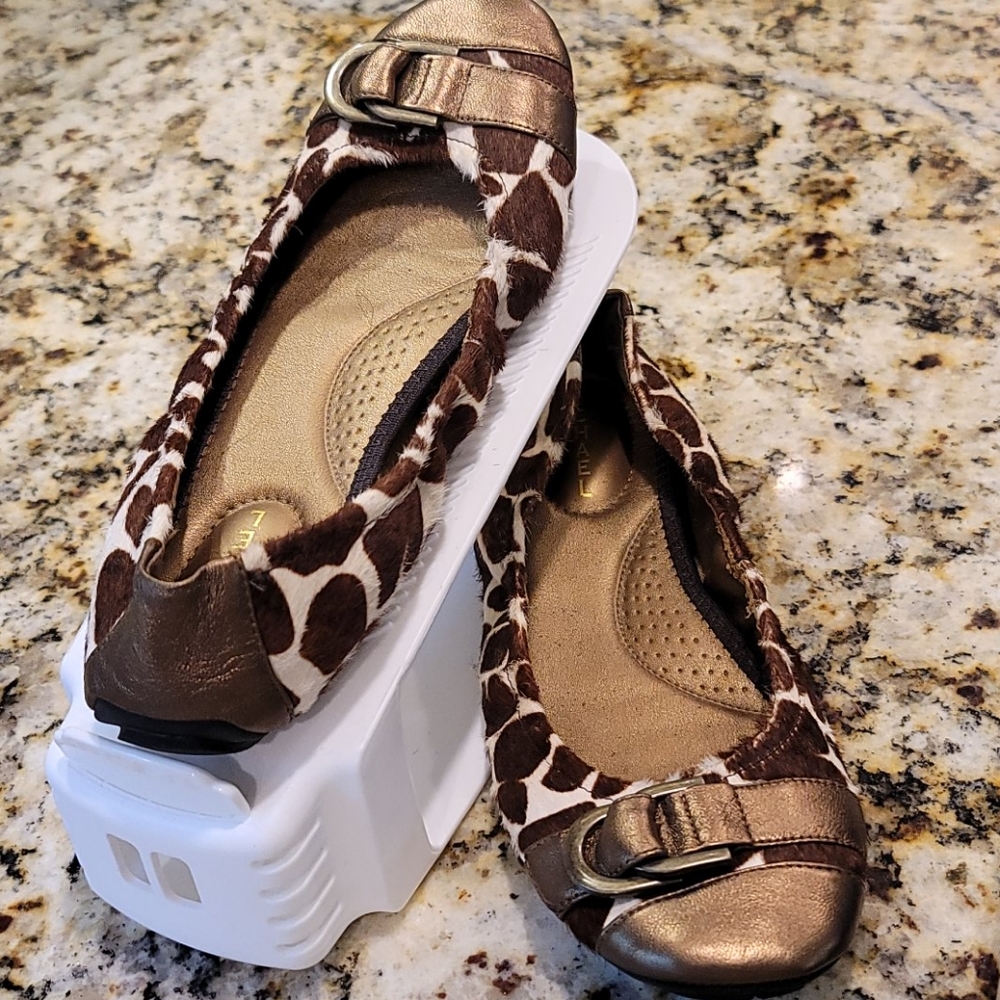 Giraffe print flats size 7.5